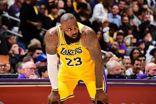 NBA休赛期动态：<a href=/lanqiubofang/lakers/ target=_blank class=infotextkey>湖人</a>伤病、勇士签约与<a href=/lanqiubofang/76ers/ target=_blank class=infotextkey>76人</a>合同进展